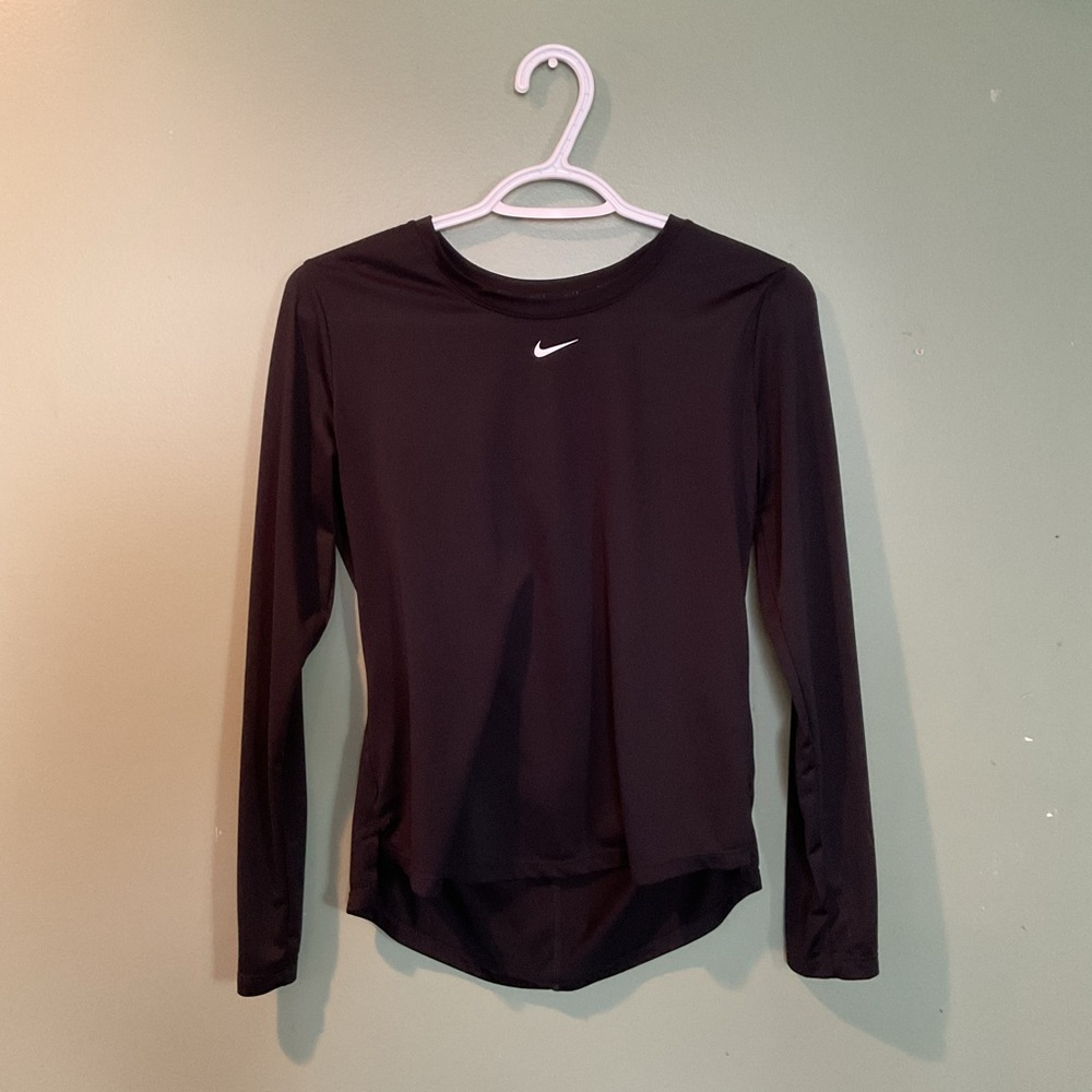 Nike Women’s One Standard Long Sleeve Training Shirt, Dri-Fit